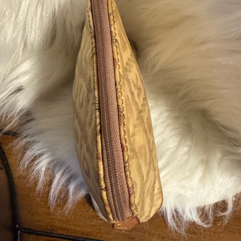 Dooney & Bourke Pouch 📦💌🎄 - Picture 6 of 6